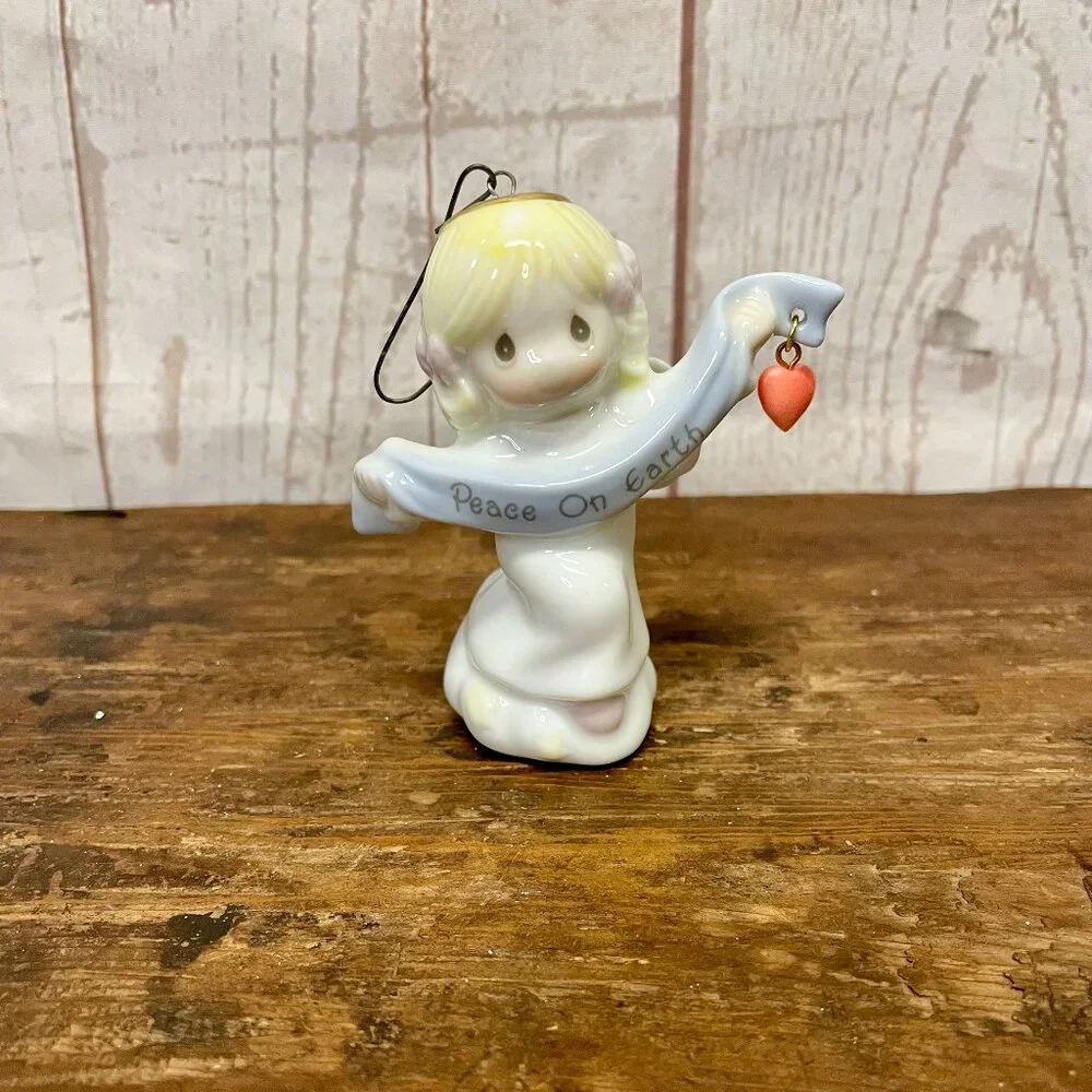 Vintage Precious Moments Peace On Earth Angel ornanment